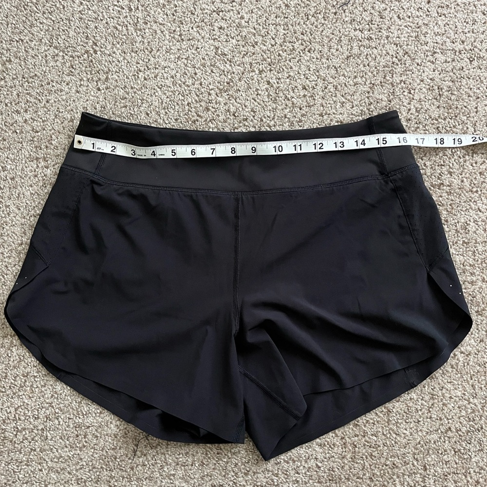 Athleta Run With It 4.5” shorts
